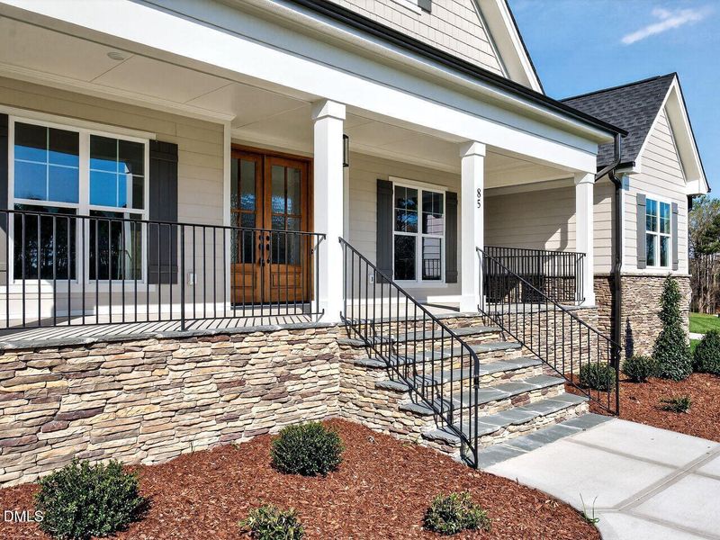 004-1280x960-front-porch
