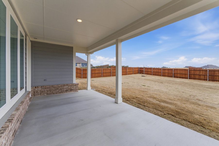 Exterior details and patio area of a home in Waterford Park, Weatherford (Image 4).