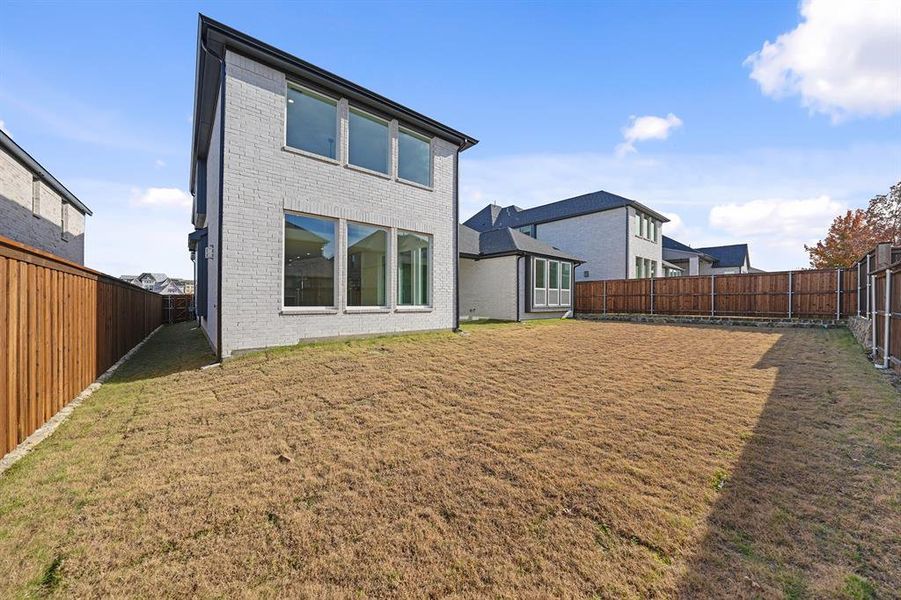 Exterior details and patio area of a home in Estates at Rockhill, Frisco (Image 3).