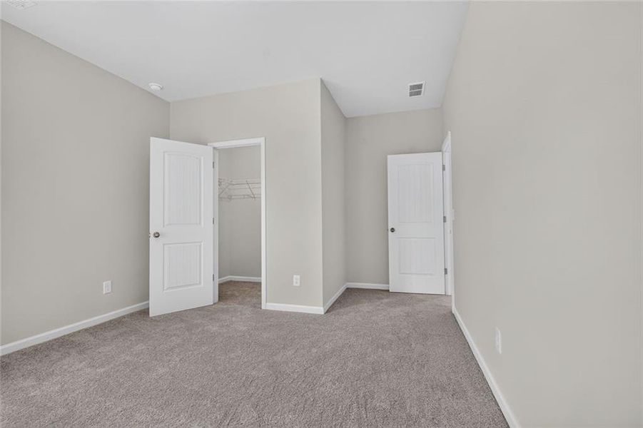 Spacious, unfurnished interior of a new home in Sycamore Crest, Calhoun (Image 22).