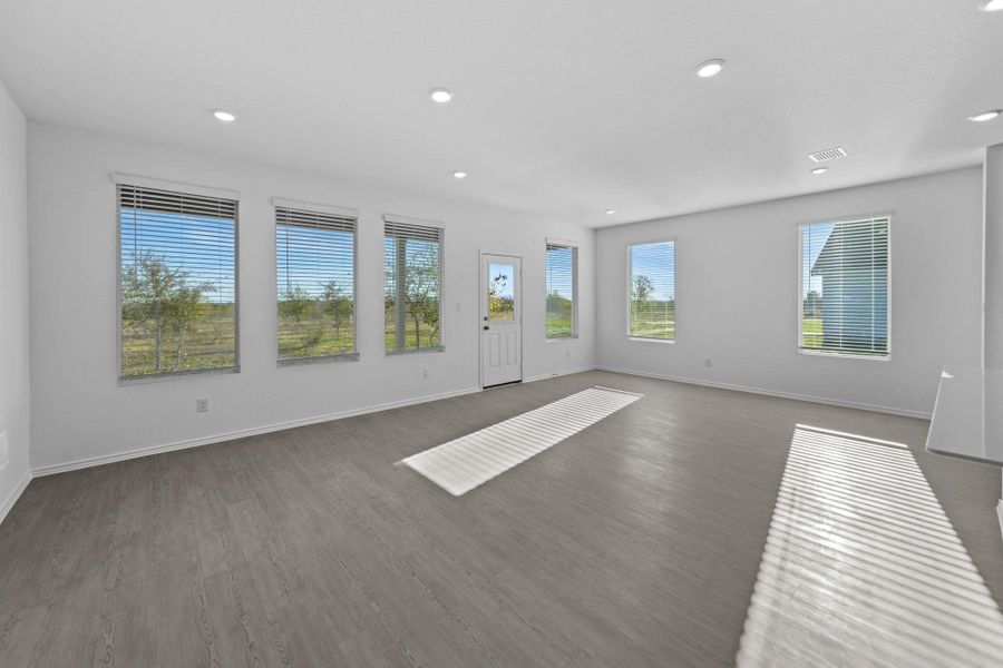 Spacious, unfurnished interior of a new home in Schriber Ranch, Mustang Ridge (Image 13). Spacious, unfurnished interior of a new home in Schriber Ranch, Mustang Ridge (Image 13).