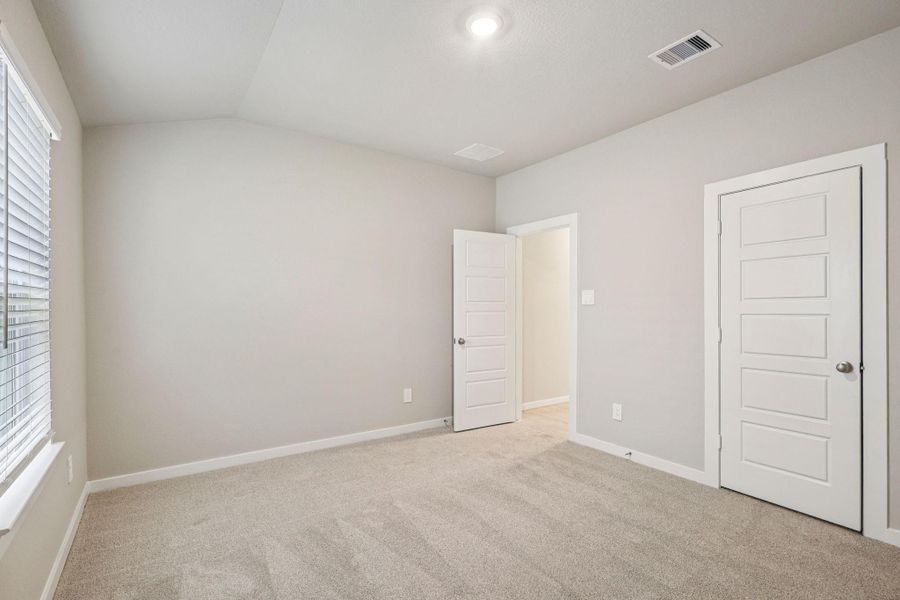 Spacious, unfurnished interior of a new home in Southwinds, Baytown (Image 25).