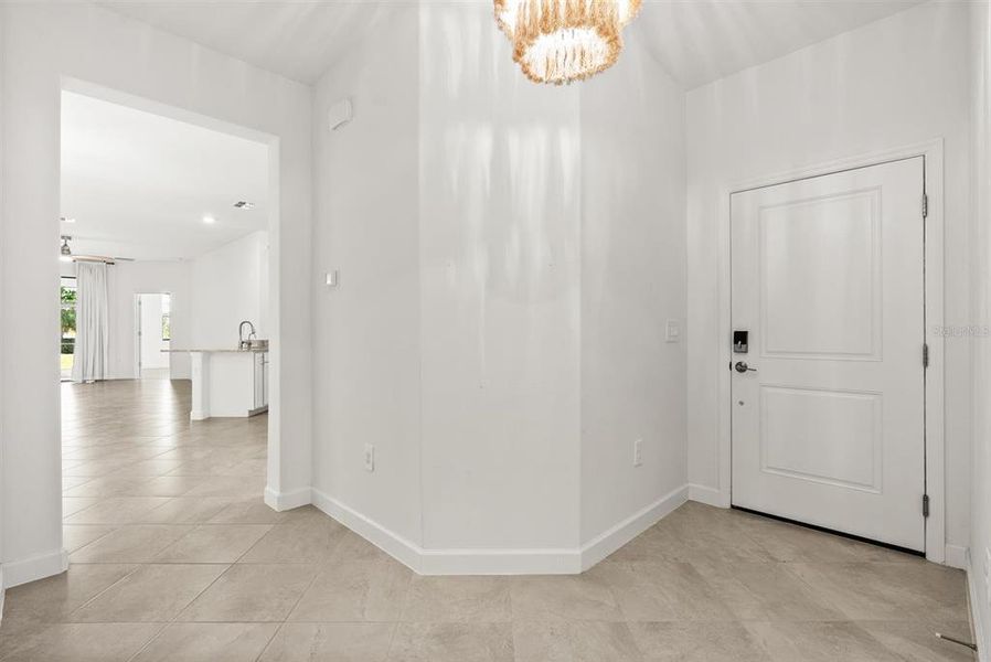 Spacious, unfurnished interior of a new home in Lorraine Lakes at Lakewood Ranch, Lakewood Ranch (Image 17).