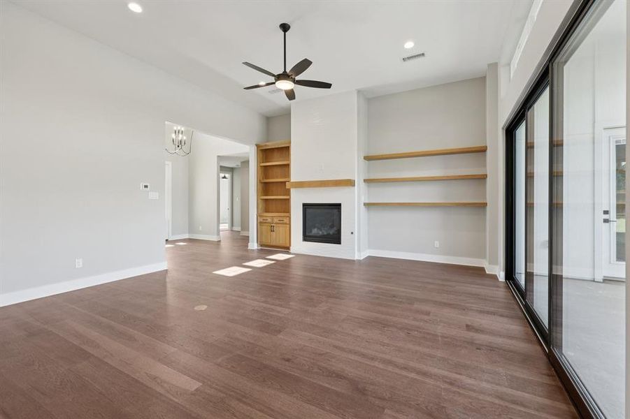 Spacious, unfurnished interior of a new home in , Grapevine (Image 31).