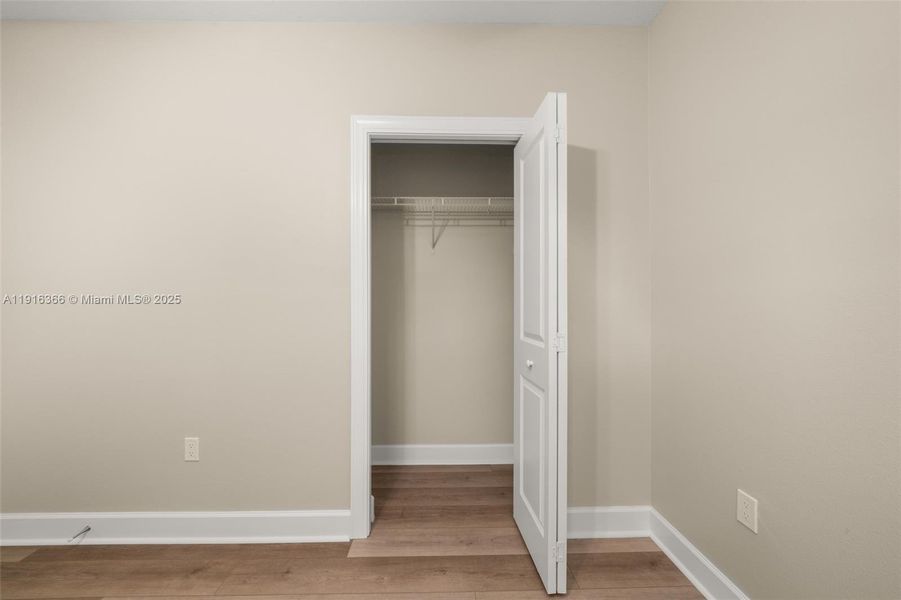Spacious, unfurnished interior of a new home in , Sebring (Image 19).