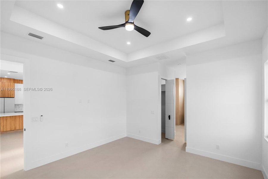 Spacious, unfurnished interior of a new home in , Cape Coral (Image 41).