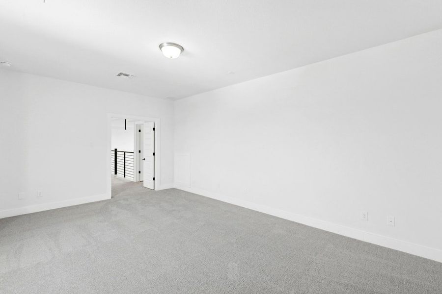 Spacious, unfurnished interior of a new home in Santa Rita Ranch, Liberty Hill (Image 30).