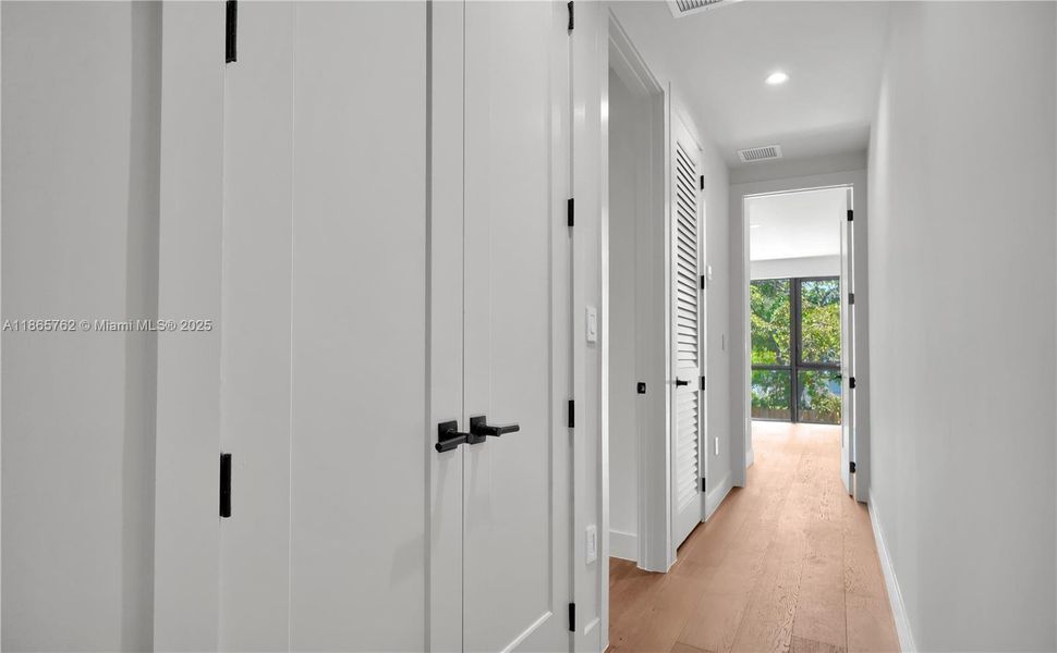 Spacious, unfurnished interior of a new home in , Miami (Image 22).