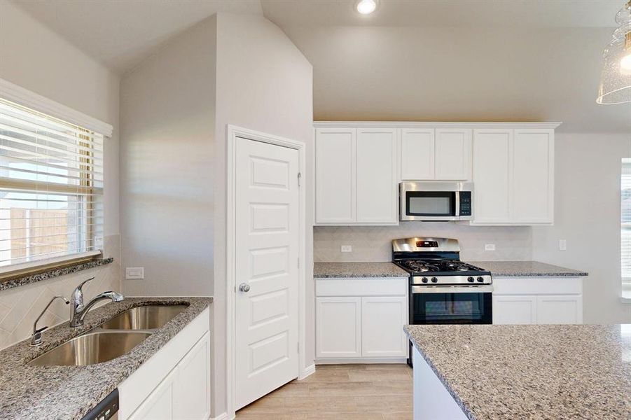 Furnished interior view inside a new home in Meadow Park, Ponder (Image 10).