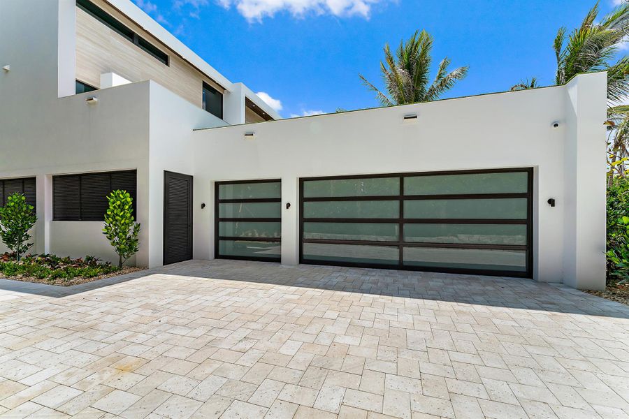 Exterior details and patio area of a home in , Jupiter Island (Image 35).