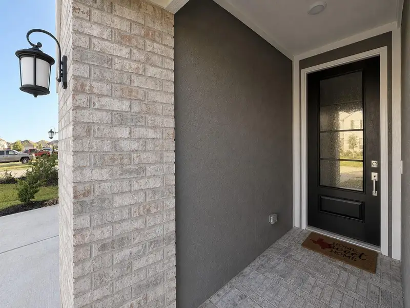 Exterior details and patio area of a home in , Katy (Image 4).