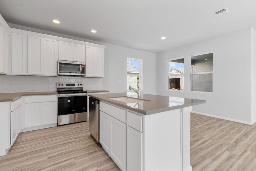 Beautiful finishes in Light & Bright Kitchen Beautiful finishes in Light & Bright Kitchen