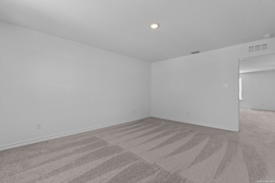 Spacious, unfurnished interior of a new home in Corley Farms, Boerne (Image 35).