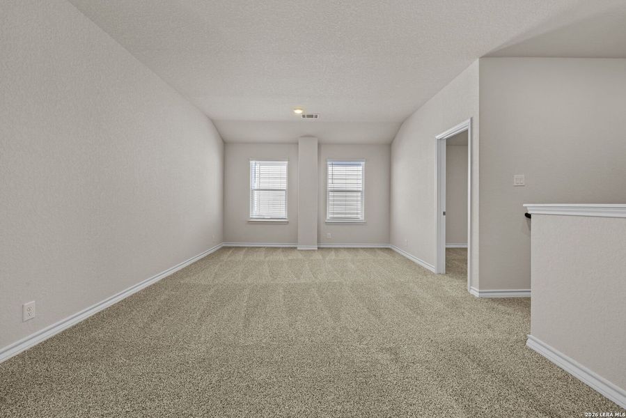 Spacious, unfurnished interior of a new home in Redbird Ranch, San Antonio (Image 19).