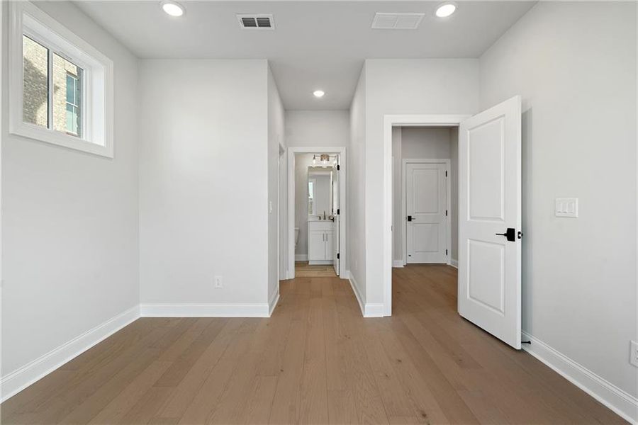 Spacious, unfurnished interior of a new home in Ward's Crossing Townhomes, Johns Creek (Image 26).