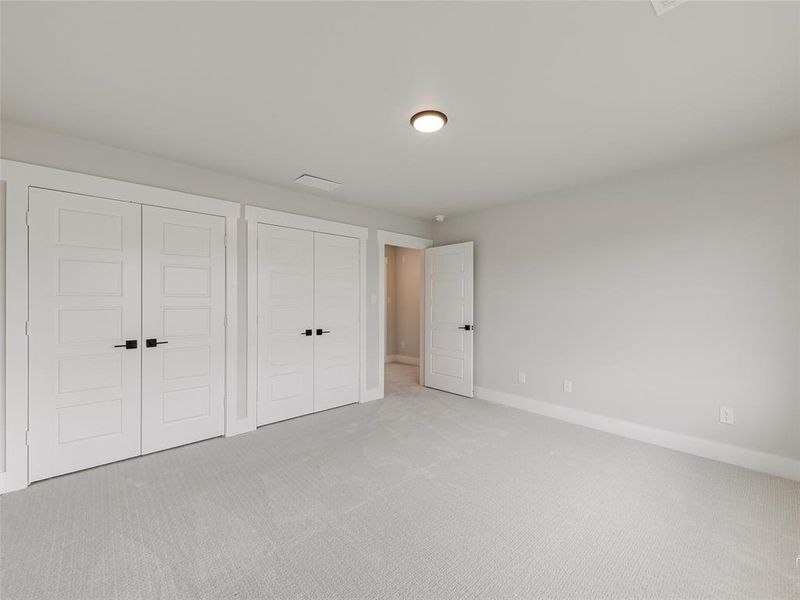 Spacious, unfurnished interior of a new home in , Sherman (Image 22).
