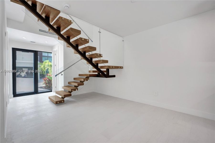 Spacious, unfurnished interior of a new home in , Dania Beach (Image 21).