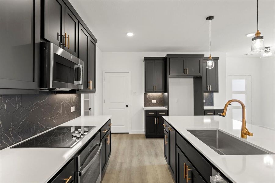 07. 2557 Lost Maples - Kitchen (3)