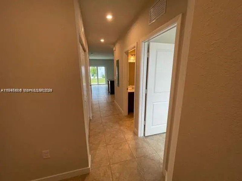 Spacious, unfurnished interior of a new home in , Florida City (Image 14).