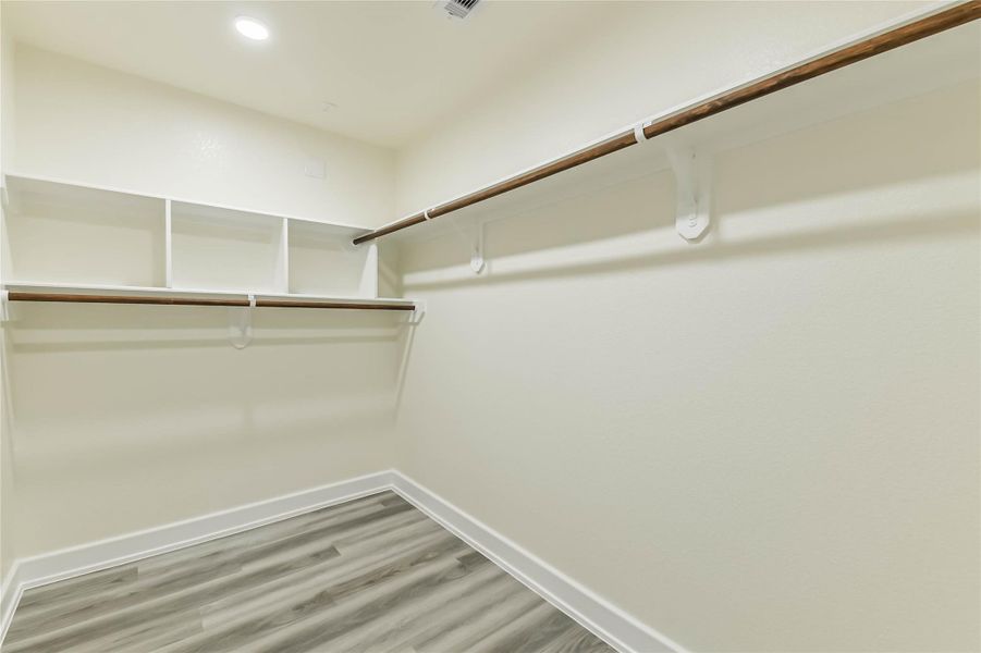 Spacious, unfurnished interior of a new home in , Conroe (Image 27).