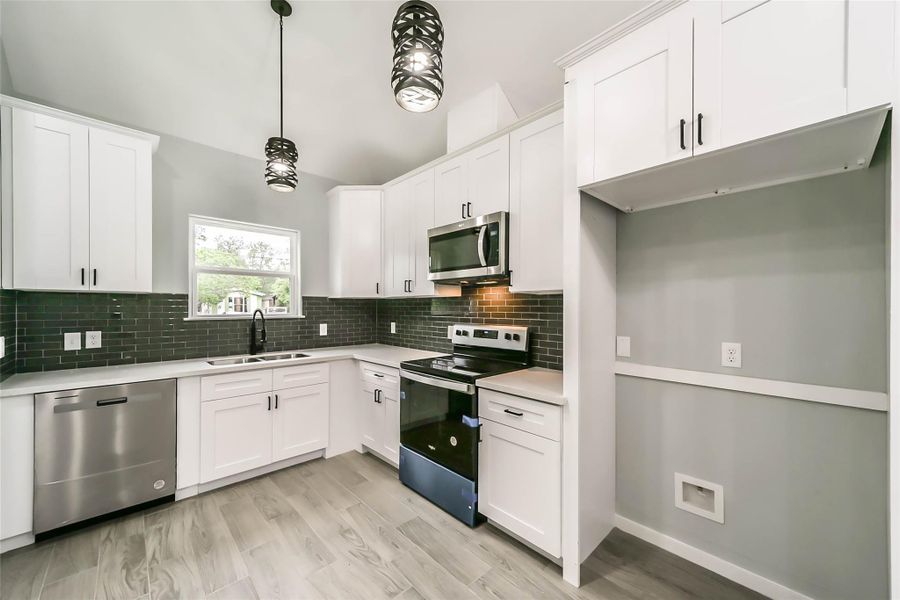Furnished interior view inside a new home in , Conroe (Image 12).
