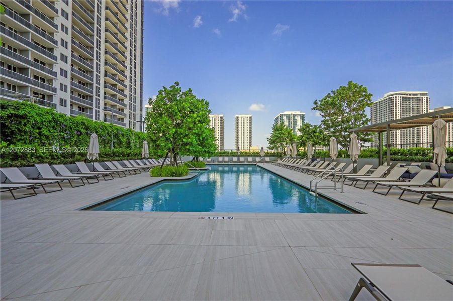 Condo located in Miami, FL showcasing its design and architecture (Image 4).
