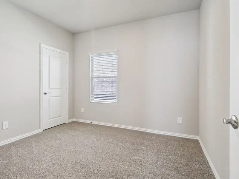 Spacious, unfurnished interior of a new home in Southridge, Princeton (Image 14).