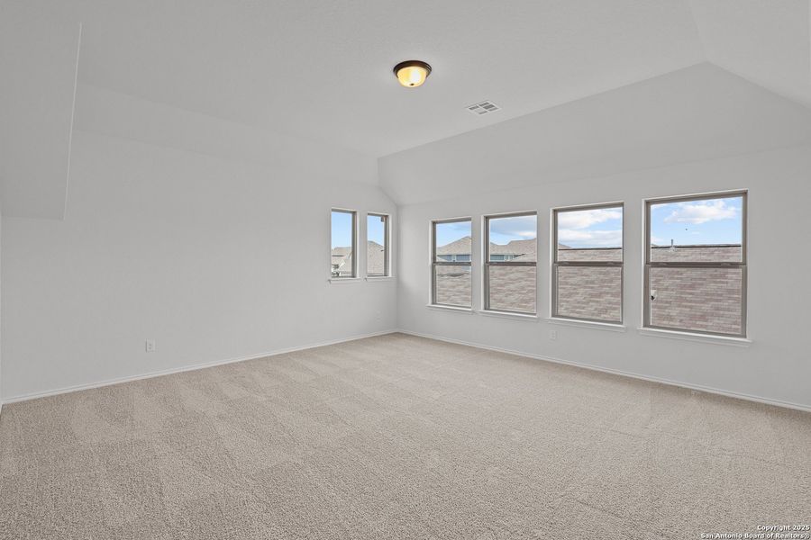 Spacious, unfurnished interior of a new home in Overlook at Creekside, New Braunfels (Image 16).