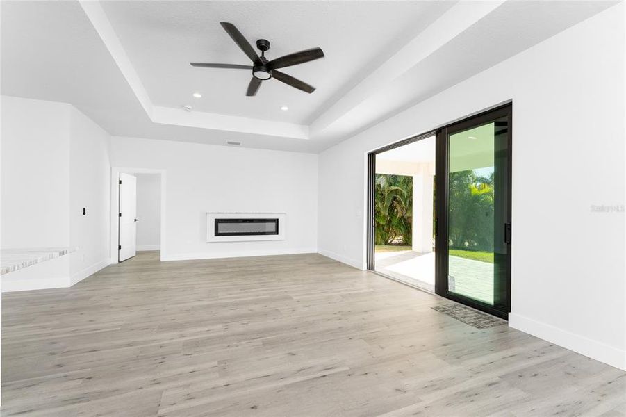 Spacious, unfurnished interior of a new home in , Rotonda West (Image 36).