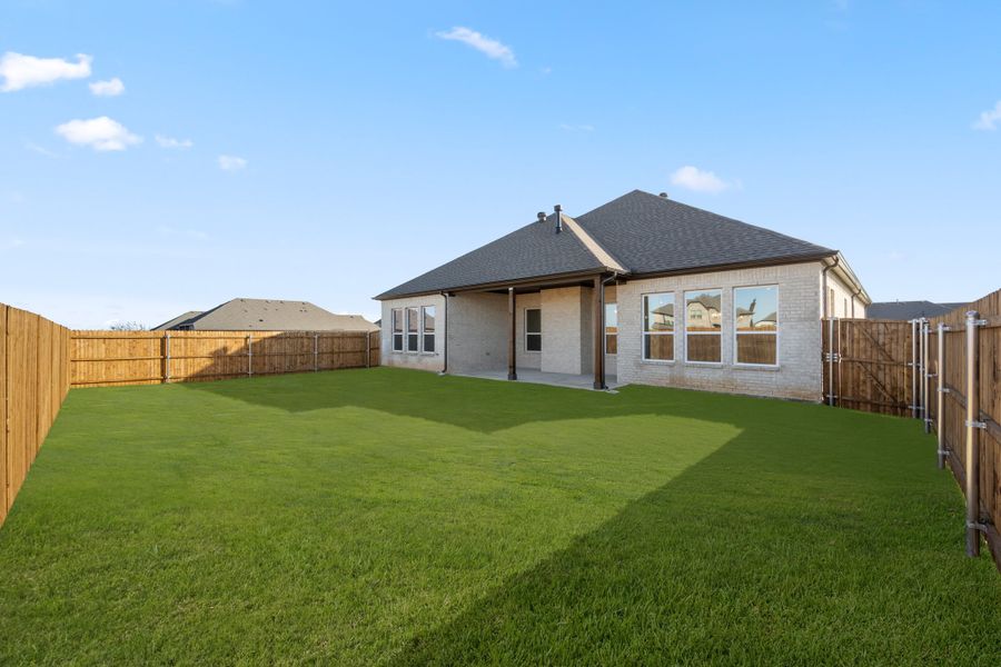 Exterior details and patio area of a home in Timberbrook, Justin (Image 19).