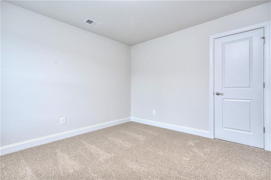 Spacious, unfurnished interior of a new home in The Fairways at Mirror Lake, Villa Rica (Image 23).