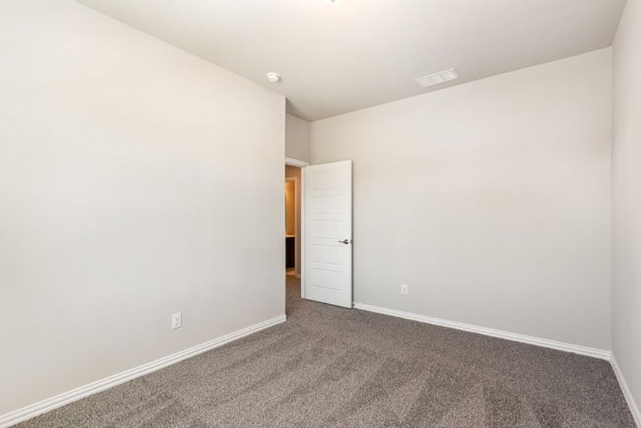 Spacious, unfurnished interior of a new home in Courts Of Bonnie Brae, Denton (Image 29).