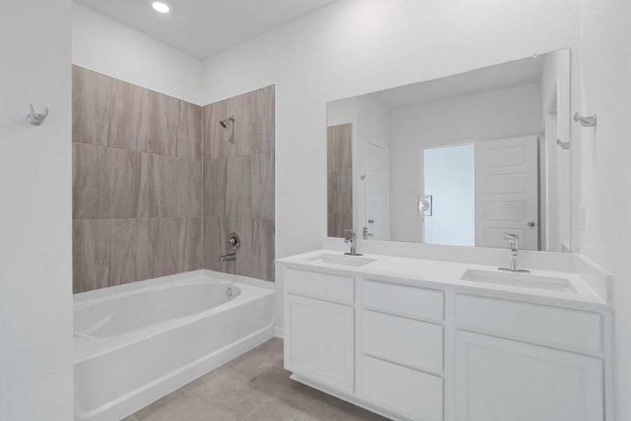 Furnished interior view inside a new home in Davina, Rosenberg (Image 6).
