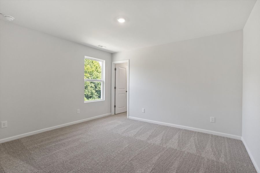 Spacious, unfurnished interior of a new home in Cambridge Reserve, Angier (Image 27).