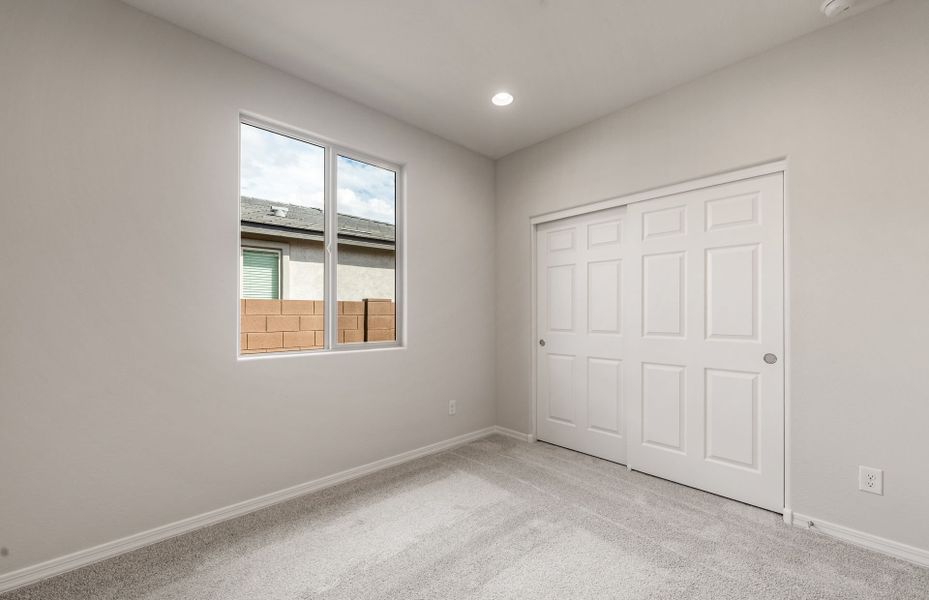 Spacious, unfurnished interior of a new home in Artisan at Asante, Surprise (Image 19).