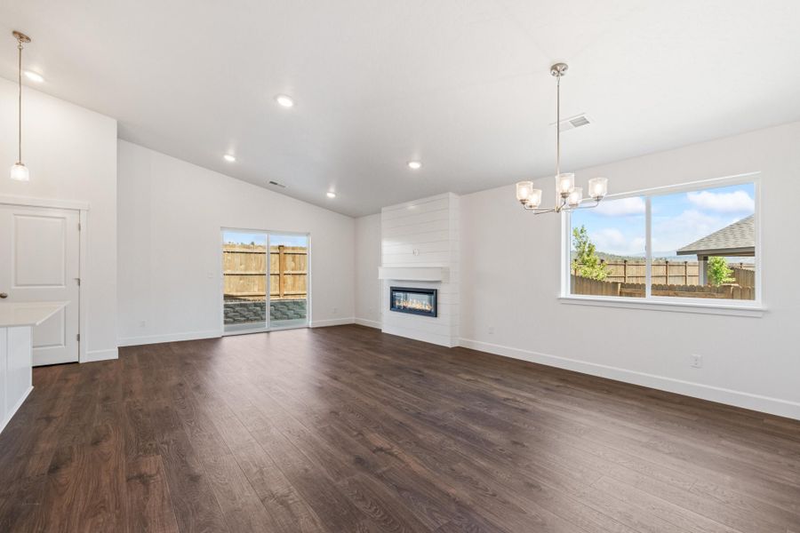 Spacious, unfurnished interior of a new home in IronHorse, Prineville (Image 11). Spacious, unfurnished interior of a new home in IronHorse, Prineville (Image 11).