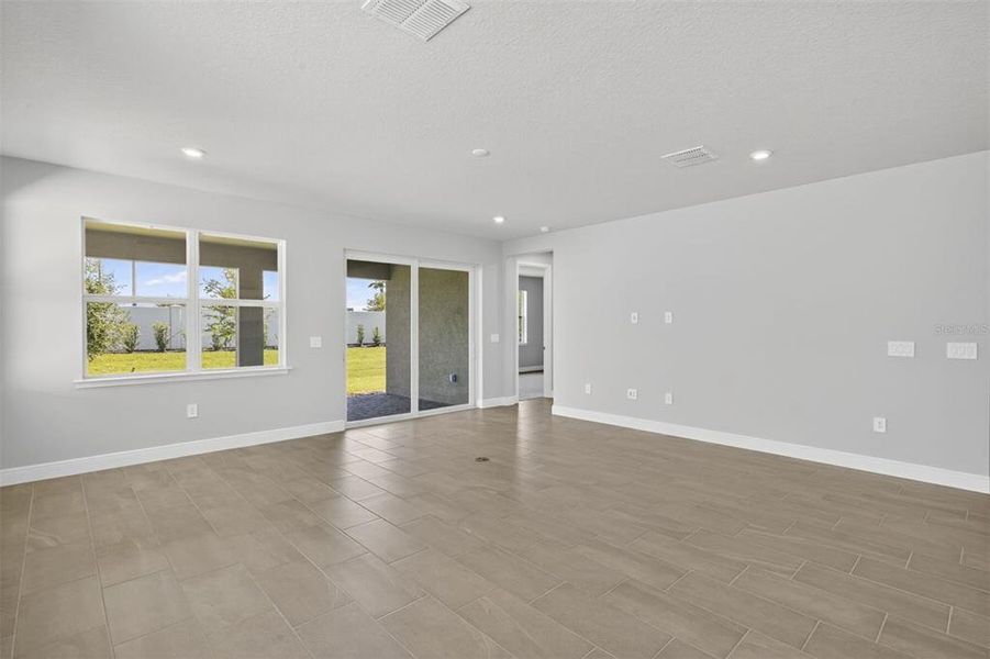 Spacious, unfurnished interior of a new home in Wellen Park, Venice (Image 11).