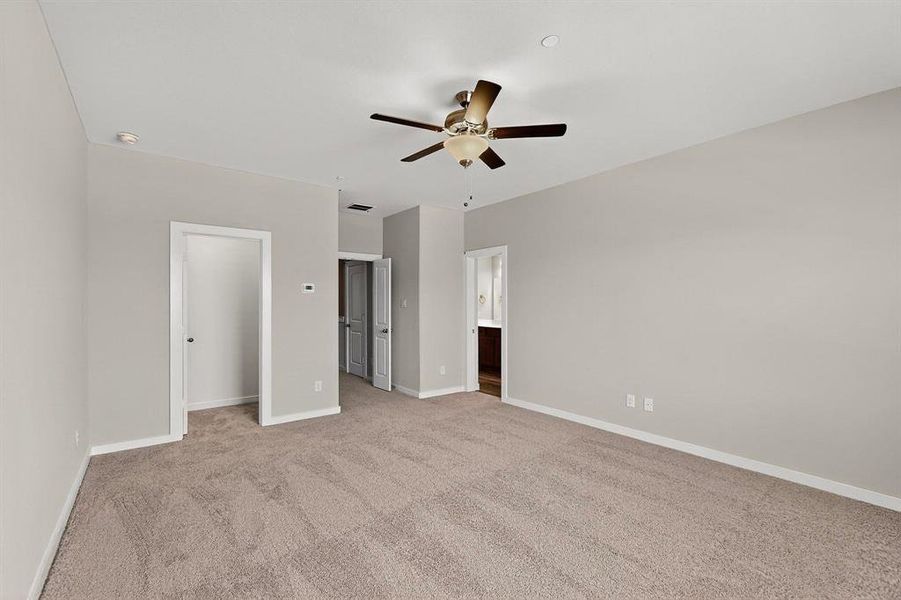 Spacious, unfurnished interior of a new home in Solterra Texas, Mesquite (Image 25).