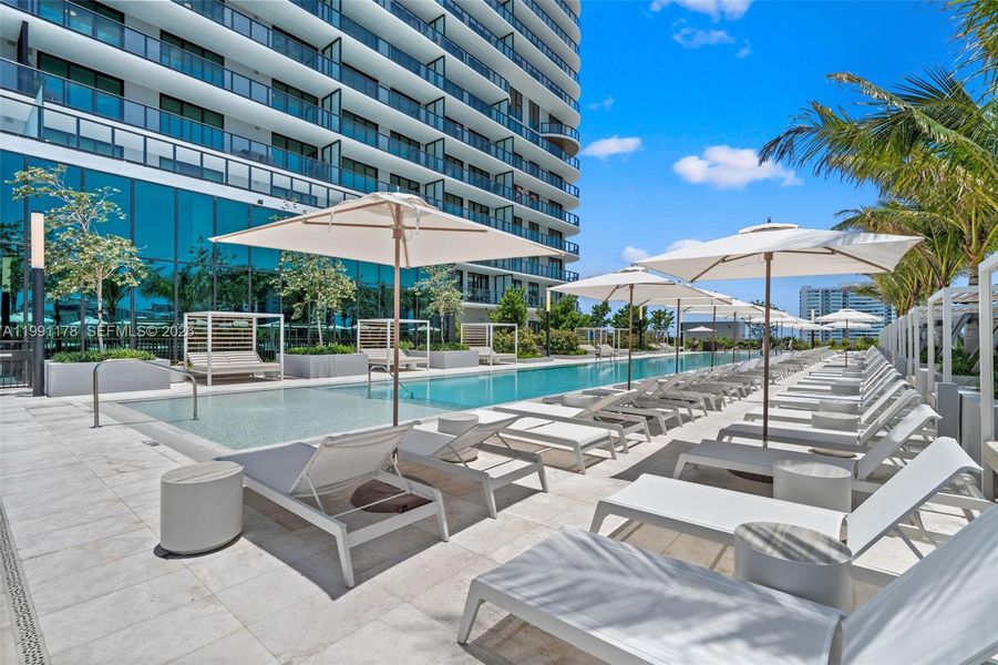 Condo located in Miami Beach, FL showcasing its design and architecture (Image 29).