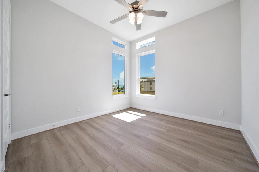 Spacious, unfurnished interior of a new home in Lago Pointe, Seabrook (Image 21).