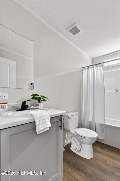 Furnished interior view inside a new home in , Middleburg (Image 43).