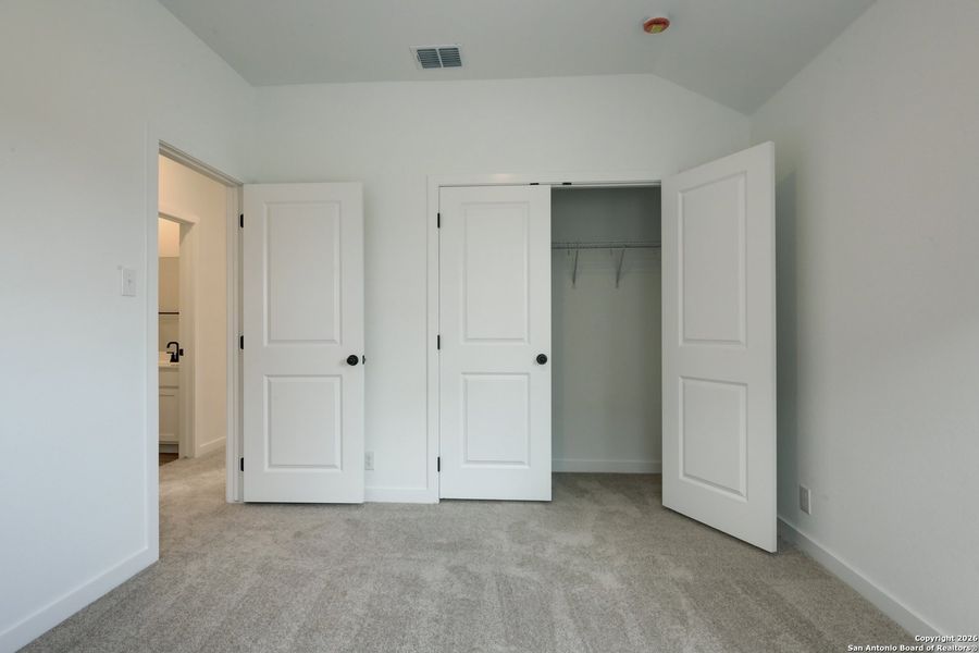 Spacious, unfurnished interior of a new home in Arcadia Ridge, San Antonio (Image 11).