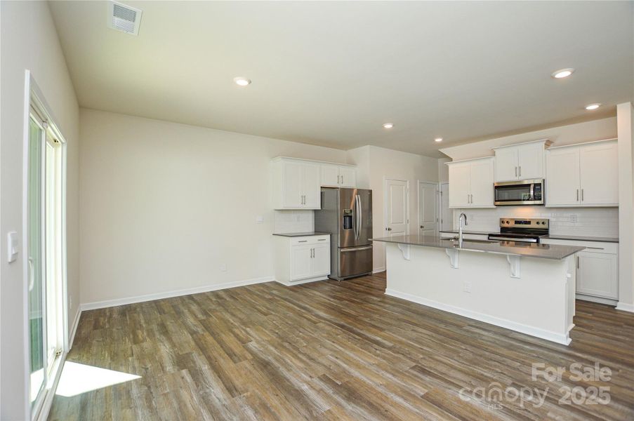 Spacious, unfurnished interior of a new home in Fergus Crossing, York (Image 35).