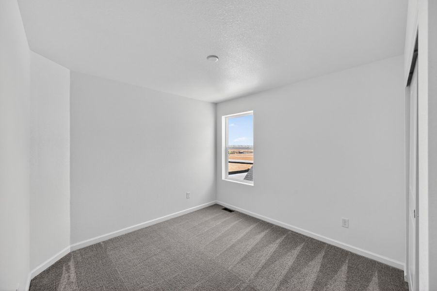 Spacious, unfurnished interior of a new home in Sky Ranch, Aurora (Image 12).
