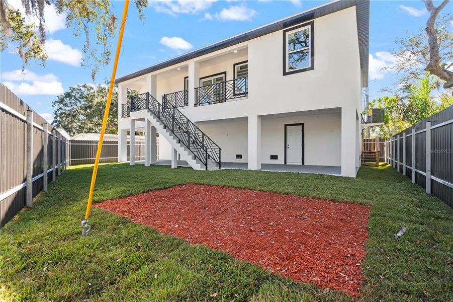 Exterior details and patio area of a home in , New Port Richey (Image 4).