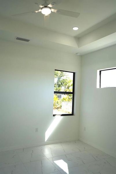 Spacious, unfurnished interior of a new home in , Cape Coral (Image 14).