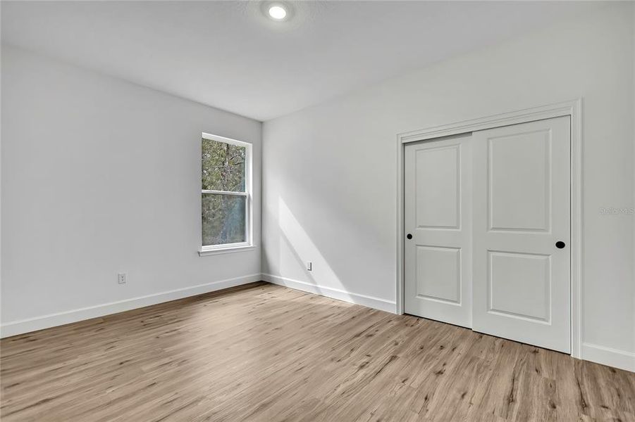 Spacious, unfurnished interior of a new home in , Weeki Wachee (Image 23).