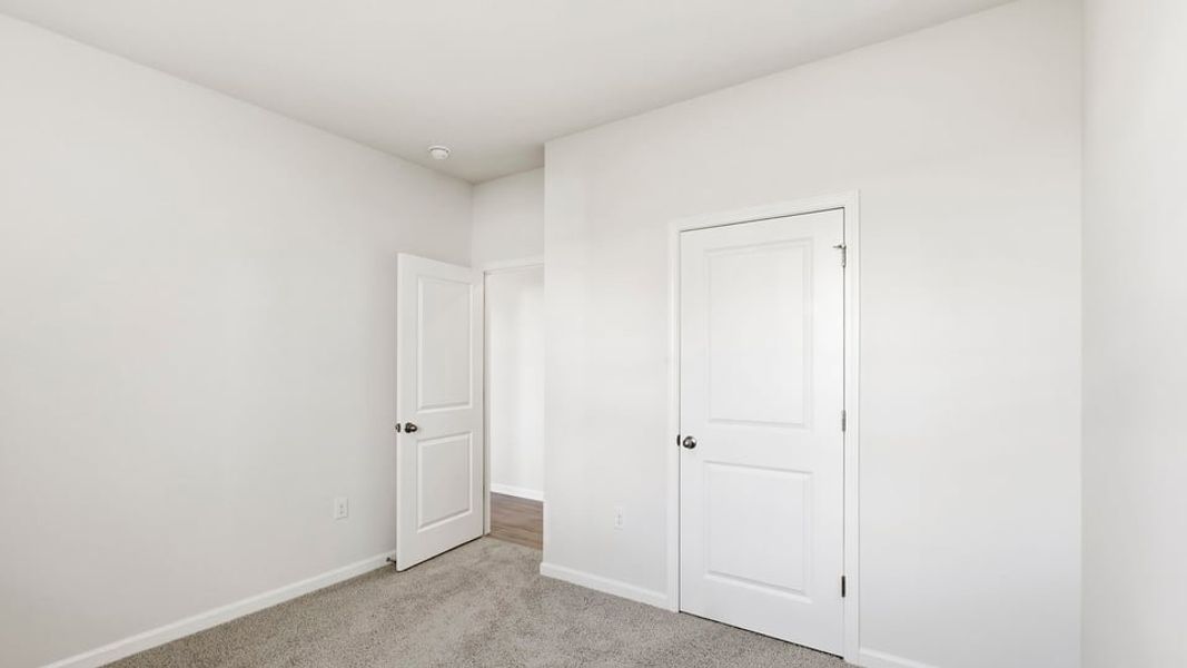 Spacious, unfurnished interior of a new home in Sherwood Gardens, Landrum (Image 23).