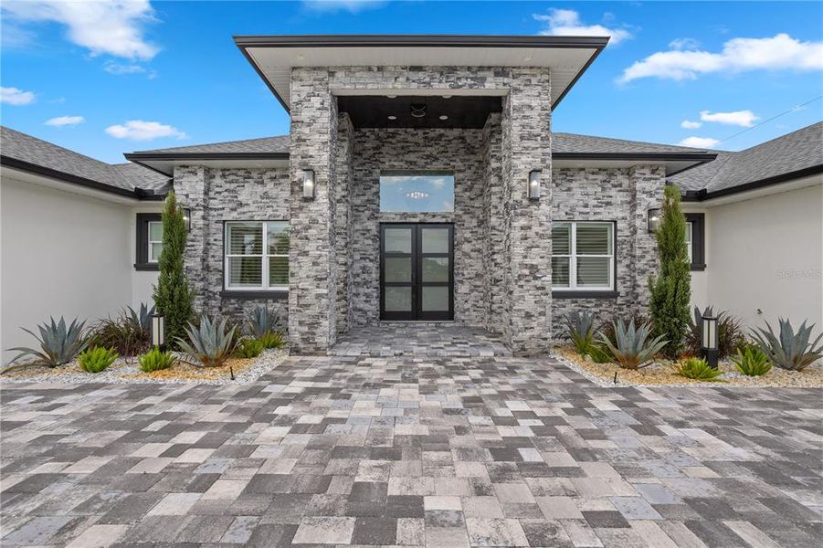 Exterior details and patio area of a home in , Eustis (Image 34).