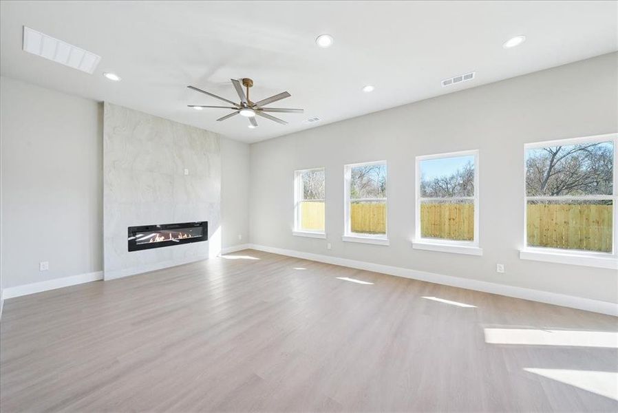 Spacious, unfurnished interior of a new home in , Waxahachie (Image 19).